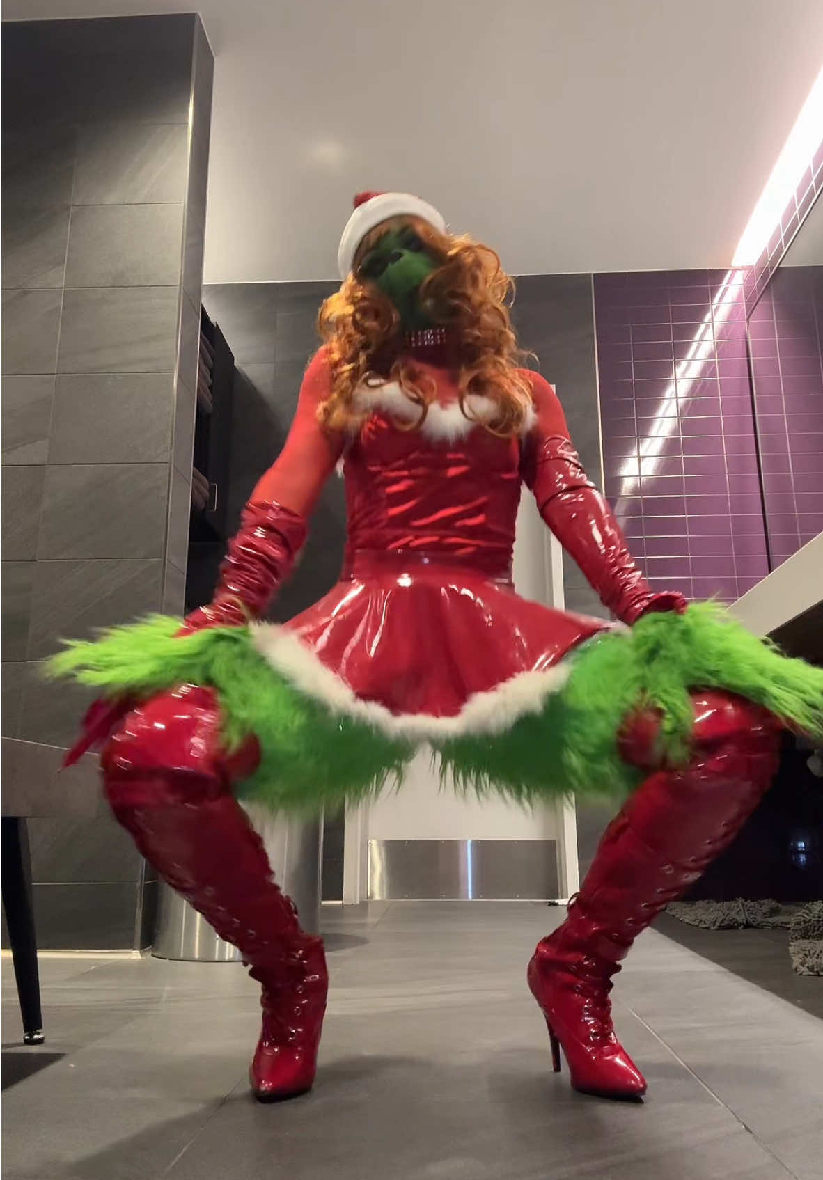 Yeah, I almost fell 😂😂😂 DC: @Baby  #dancechallenge #dance #fyp #viralvideo #trending #grinch #christmas #sfxmakeup #cosplay #grinchiana 