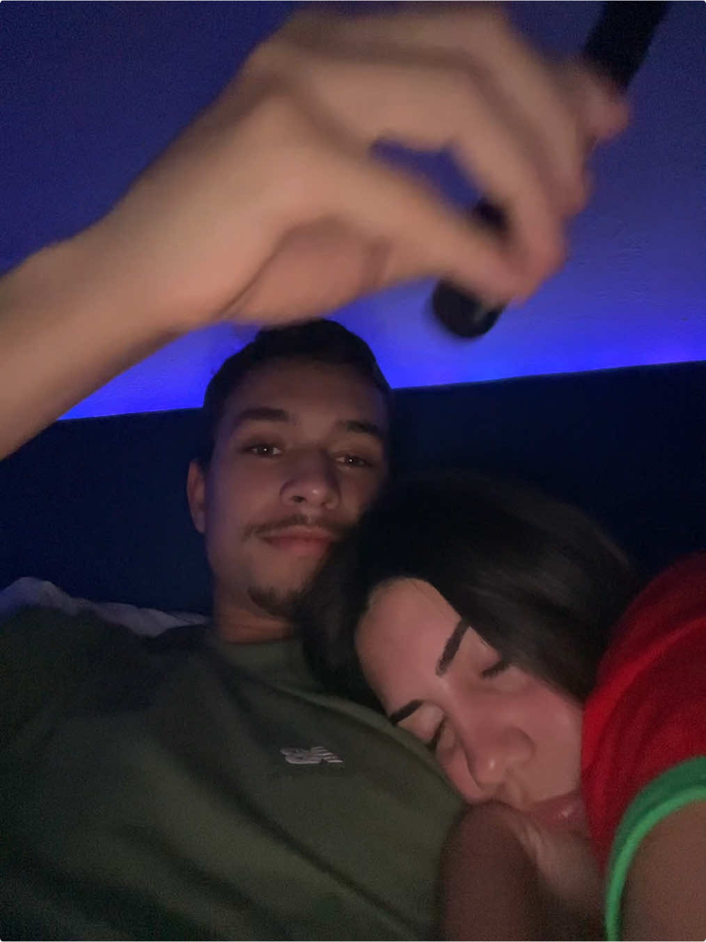 Ronca como um motor de avião 💤✈️ #casal #namoradostiktok #dormir #viral_video #fyp  