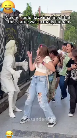 When people come across moving statues on the street🤣🤣#tiktok #foryou #funnyvideos #funnyvideo #funny #funnymoments #haha #fyp 