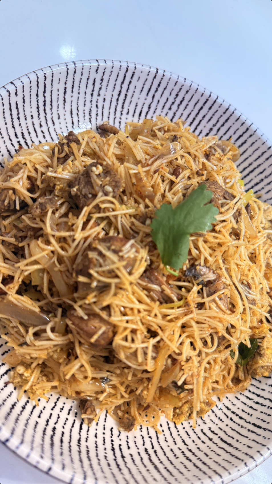 When chicken curry meets noodles 🥣  #fyp #southasian #tamilfood #homecooking #chickencurry #noodlesrecipe #FoodTok #fusionfood #cookwithme #cookingtiktok #instafood #Recipe