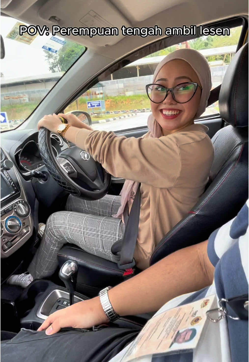 Aih takoods betul sis macamni #nmdrivingschool #drivingschool #kelasmemandu #dengkil #putrajaya #cyberjaya #negerisembilan #lesen #fyp #foryou #foryoupage #izzah #perempuanmemandu 