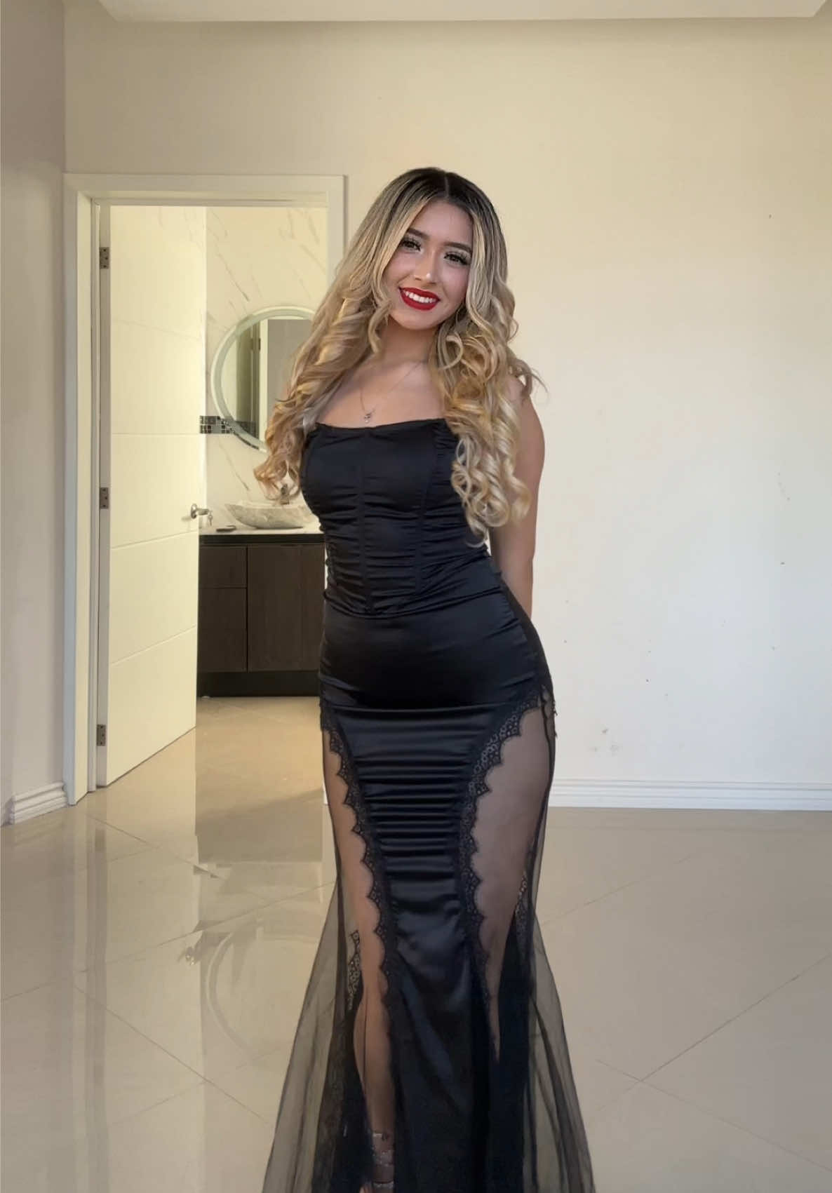 loved my dress 🖤                                          #fyp #paratii #arlette #dresses #heels #blonde #foryou #fy #ootdinspo 