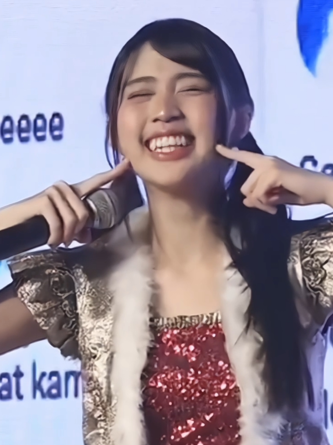 ciee yang kemarin dapet award the ultimate moodbooster dari stage manager🫶, sumpah ya manusia satu ini lebih gampang dicari momen kocaknya daripada momen seriusnya🗿🙂 #ellajkt48 #jkt48 #jkt48newera #fyp #4u #forupage 