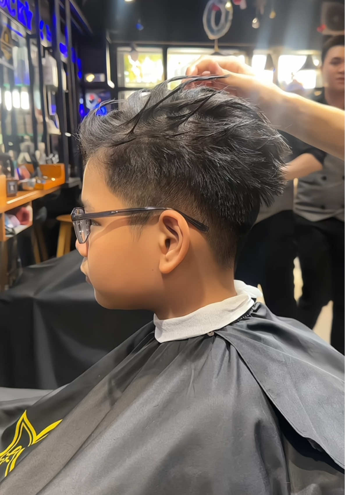 Ông cháu cháy phố💈SALON QUỐC KỲ 1  Open🫀 time: ⏰08:30Am- 08-00Pm Address: 🇻🇳451 huỳnh văn bánh ,p13, phú nhuận #hairstyles #haircut #barber #hairtutorial #hairtransformation #hairgoals #hairfashion #hairstylist #haircolor #kansascityhairstylist #hairreplacement #barbershop #barberlife #Highfade #Dropcut #Midfade #Taperfade #tocnam #cattocnam #salonquocky #keluoc #chanphuong #cattocnamphunhuan #xuhuong #tocnamdep 