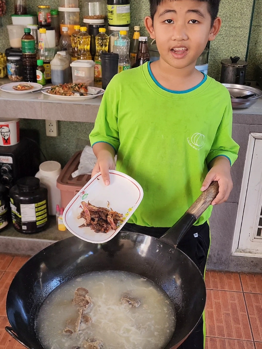 ก๋วยจั๊บ+กระดูกหมู สูตรโบราณ โดย.น้องแฮปปี้ #น้องแฮปปี้ #ก๋วยจั๊บ #เด็กน่ารัก #เด็กทำอาหาร #ก๋วยจั๊บญวณ #ก๋วยจั๊บอุบล #เส้นก๋วยจั๊บ  #kidfood   #kidsfoodreceipe #kids #kidsvideo #kidslearning #kidstv #kidsvideos #kidsfun #kidsfoodreceipe #kidfoodie #kidsfoodrecipes #kidsfoodrecipe #kidsfoodblogger 