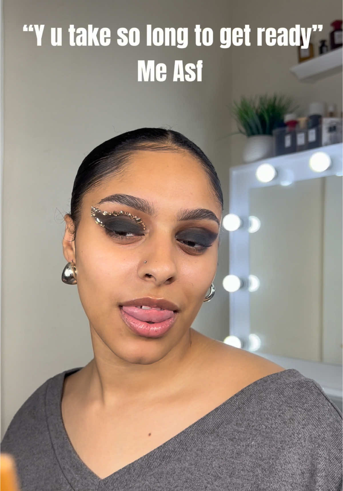 CONCERT VIBES OVER HERE 😂 #makeuptok #grwmmakeup #makeup #relateble #creatorsearchinsights 
