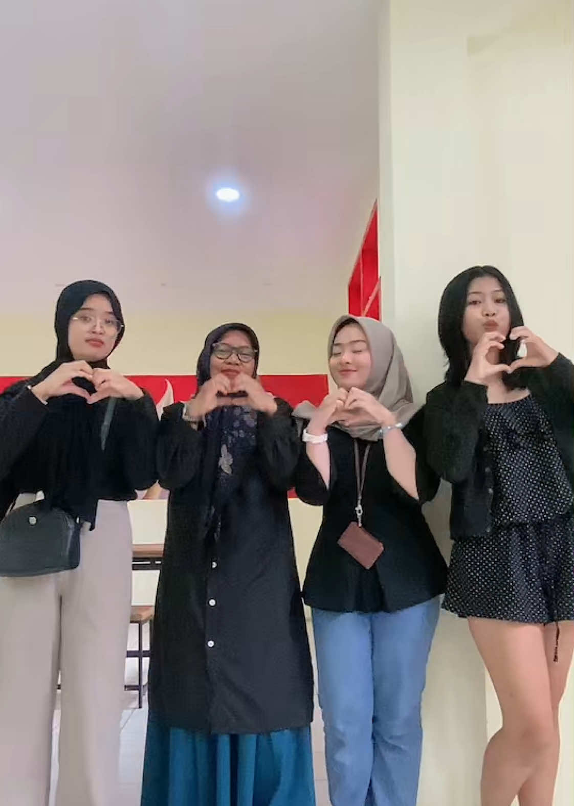 Mixue lagi 🖤 #fypシ゚viral #fyp #fypシ @user1092387465 @Yuu 𐙚 @dindaaa 