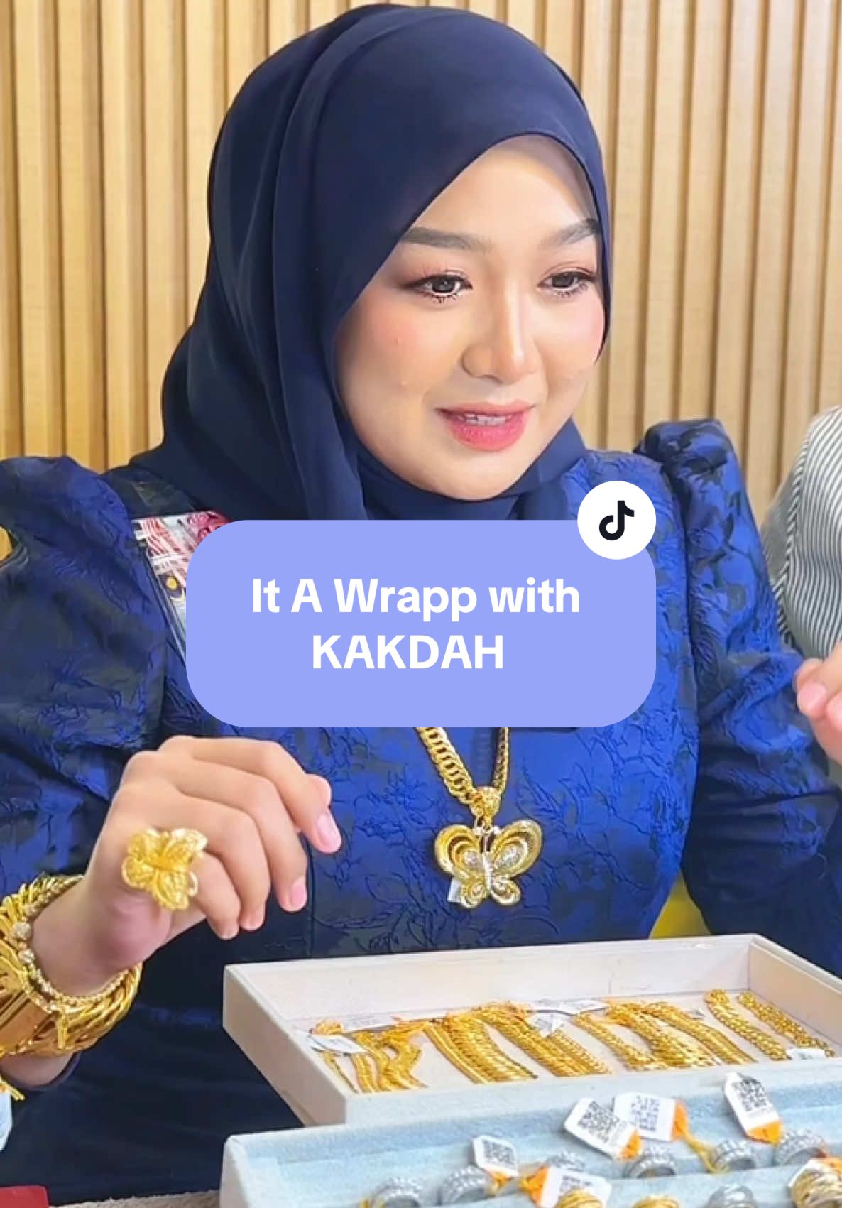 Tahniah korang yang sempat grab dengan @faridahbaharuddin ❤️ yang tak sempat tu korang pergi grab sekarang di live  @Dibazul | EMAS SRI RAUB ya ✨   #fyppppppppppppppppppppppp #aifaridah #fyp #zyxbca #fypviralシ #faridahaiteam #emasraub #pahang #916 #yearendsale 