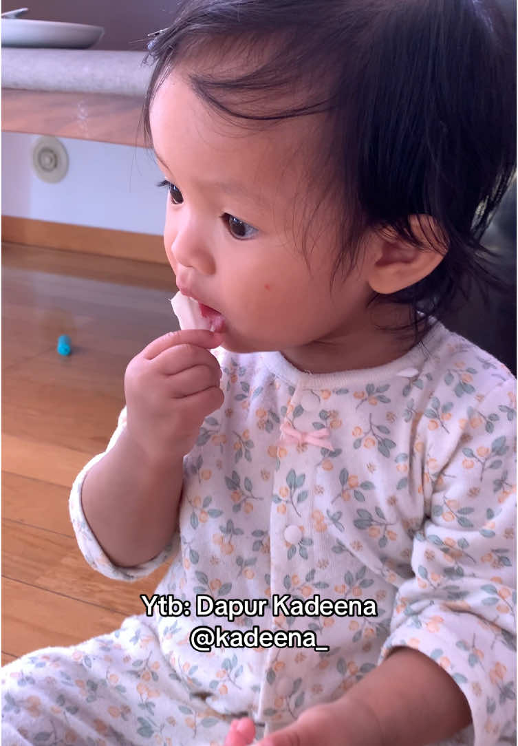 Bocah doyan sayur 😄 #aneirachan #aneira13monthsold #aneira1yearold #bayilucu #bayigemes #bayipintar #babyvideos #videoanaklucu #japan #jepang #bayitiktok #babytiktok 