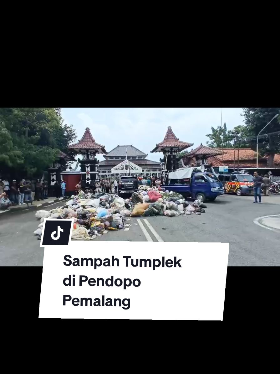 Demo Sampah di Pendopo Pemalang, Senin,(30/12). #pemalang #sampahpemalang 