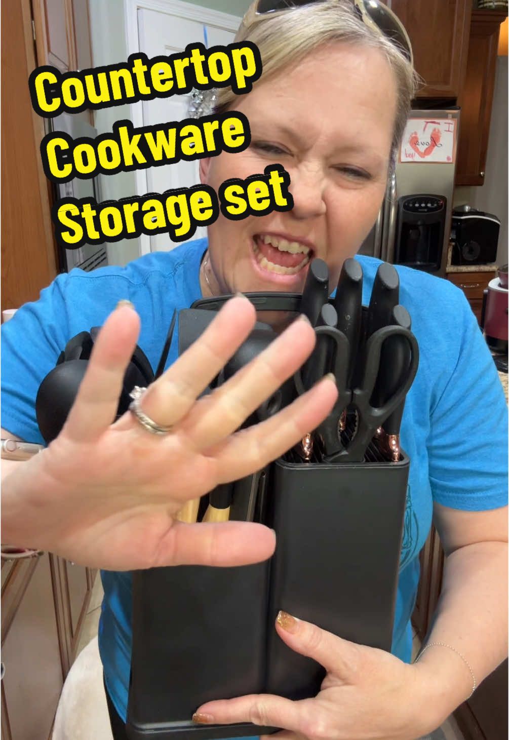 18 piece countertop, utensil kit with storage, cutting board, knives, and so much more! #tiktokshopcreatorpicks #tiktokshopyearendsale #treasurefinds #tiktokshopholidayhaul 