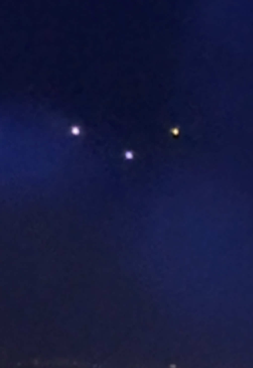 Just saw these lights flying into Pheonix, AZ airport. Same as the ones we saw in Myrtle beach. They look incandescent & moved into a V shape 🤔 What are they?? #uap #orbs #ufo 