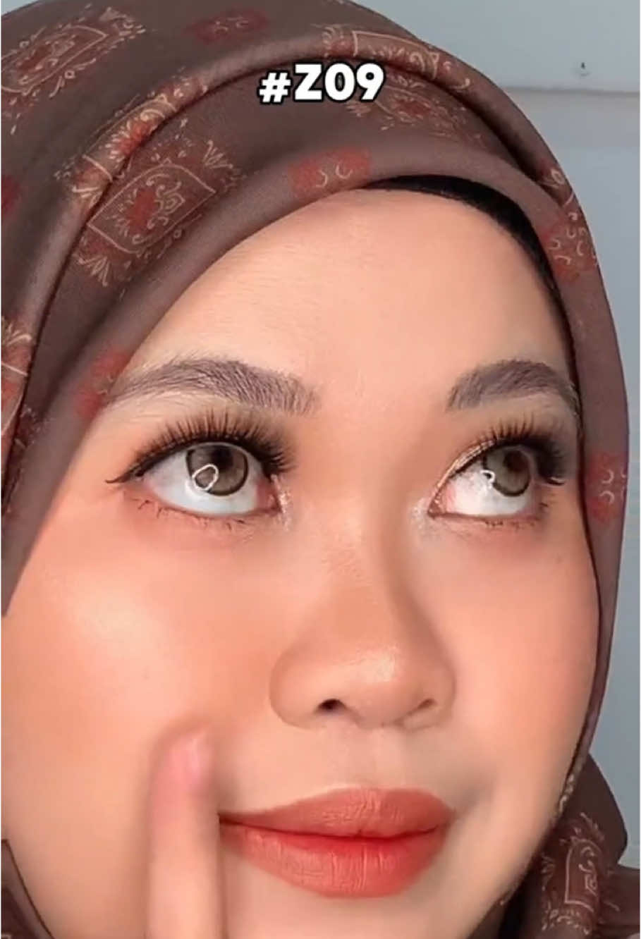 Blingbling cantik sangat!Awak mesti kena punya satu eyeshadow ni!#gluefreelashes#lashtutorial#lashhack@saceladycosmeticmy @sacelady_my 