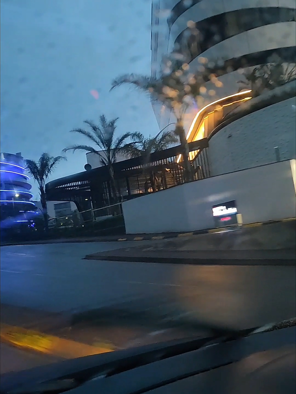 Driving in the rain....🥹❤️ Dinner at the Hilton Eswatini 🇸🇿!