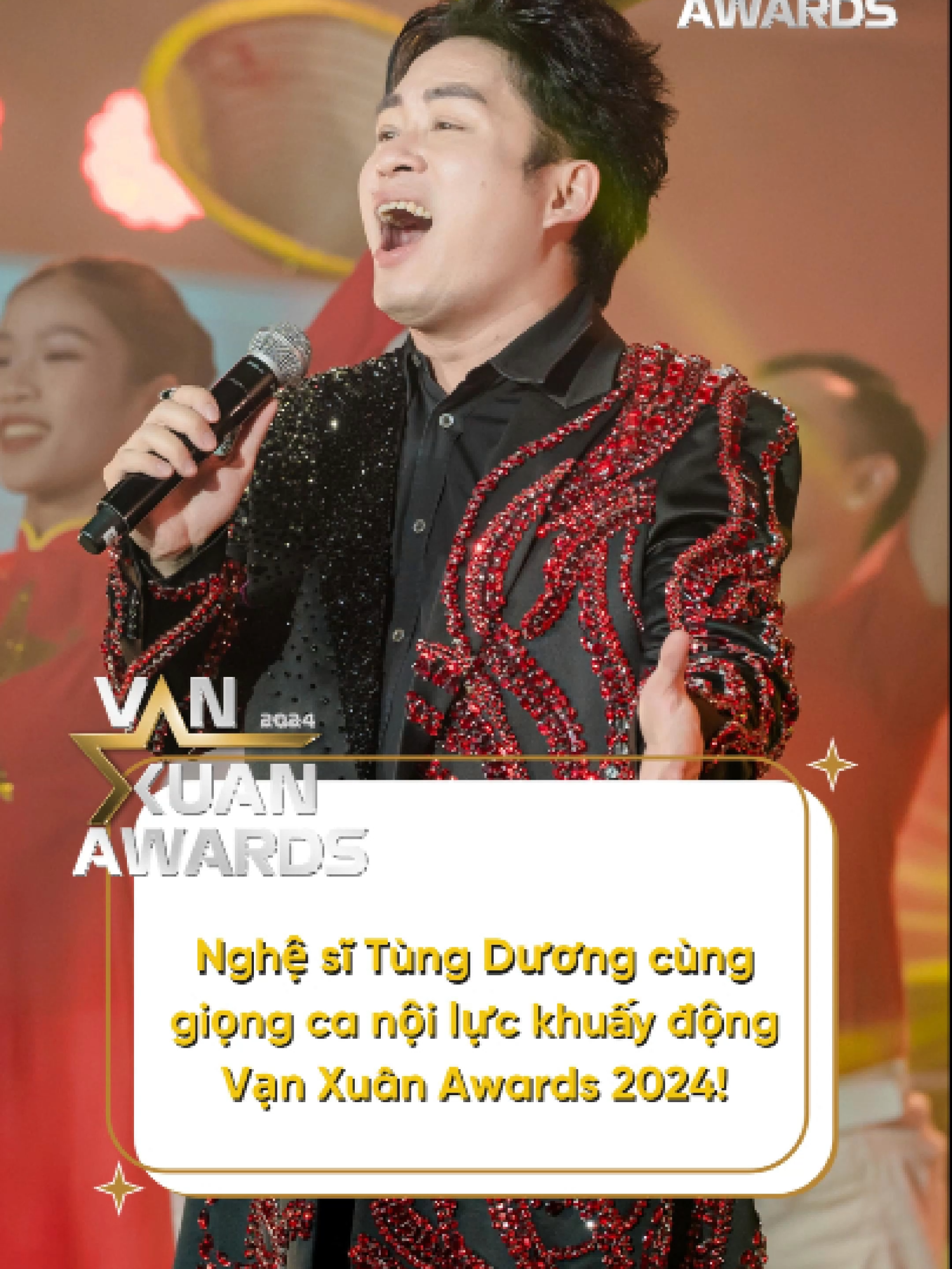 🌟 Nghệ sĩ Tùng Dương cùng giọng ca nội lực chinh phục cả khán đài Vạn Xuân Awards 2024! 🌟 🎤 Đêm Gala Trao Giải 21/12 vừa qua, Tùng Dương đã mang đến một màn trình diễn bùng nổ tại Vạn Xuân Awards 2024 với các ca khúc: 