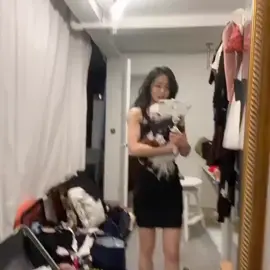 혼자 둘 수가 없어서 촬영장에 데리고 온 우리 깐이 이때 우리 사진도 영상도 찍었지~~ 그치~~~ ㅎㅎ ⠀ 용량정리하다가 찾은 깐돌이와 함께 한 시간!! 🐶 ❤️ 우리 깐돌이 잘 도착했지이~~?? 누나 잘 보고 있지이 ~~? 사룽해용 ㅋㅋㅋ 울 아기