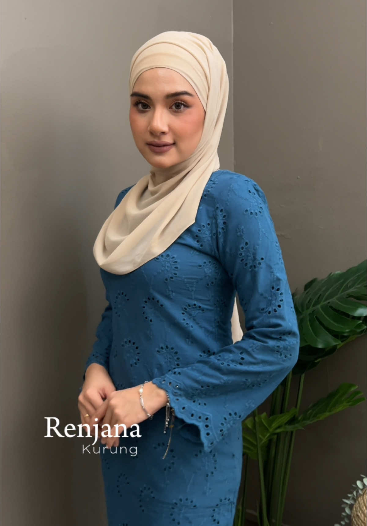 Renjana with touch of modern and classic 💖 Kita belanja satu colour dulu. Nak lebih-lebih masuk live esok 31/12 8am 💖😘 #tiktokfesyen #ainorie #bajuraya #fyppppppppppppppppppppppp #fashioninspo #bajukurung #bajukurungelegant 