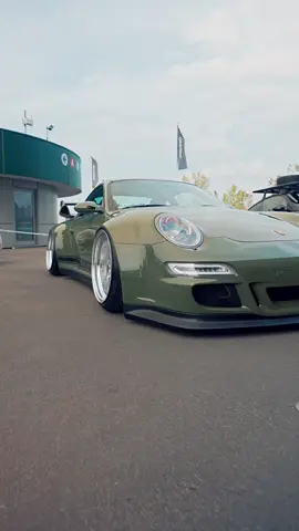 Double widebody Porsche 911