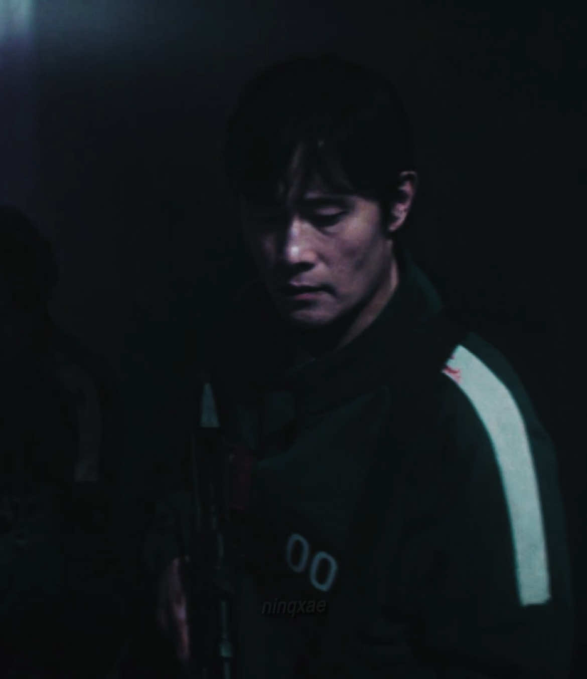 sooo was anyone else waiting for him and gi hun to make out or was it just me....... #hwanginho #leebyunghun #001 #frontman #squidgame  [ @🍙 @reya ★ @thankyoukencarson @harleen @Marija 🎸 ]