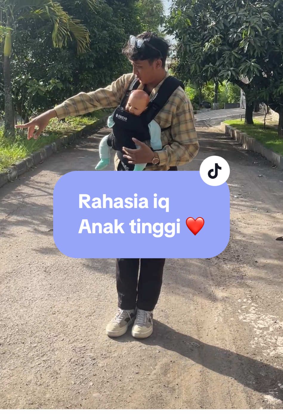 Bounding anak dengan ayah ternyata bikin anak punya iq tinggi loh mom 😍 #bayikuid #gendonganbayi #gendonganmshape #mshape #cozio 