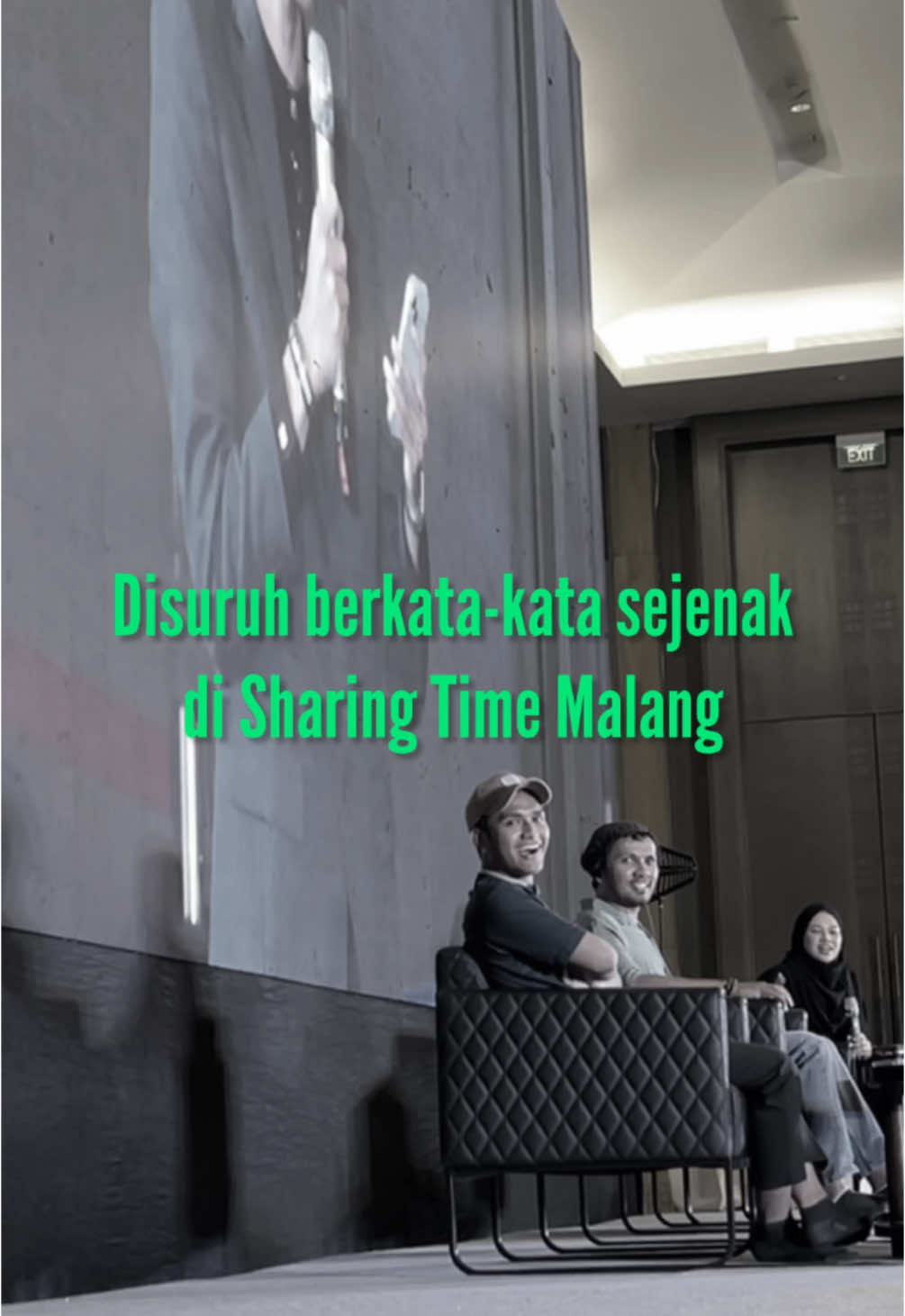 Dan beberapa rangkuman yang didapat saat Sharing Time kemarin adalah : @Kadam Sidik : Menekankan bahwa kajian seperti ini itu bagus, tapi juga jangan lupa untuk menghadiri kajian di masjid-masjid di sekitarmu, mari juga hidupkan surau-surau dengan hadir di Majelis Ilmu. Juga menyampaikan bahwa,  Mendapat ujian/musibah yang after effectnya malah mendekatkan diri kita kepada Allah, itu lebih baik daripada mendapat nikmat tapi after effectnya malah justru menjauhkan kita dari Allah. Bergantung kepada selain Allah, maka bersiaplah untuk diuji dengan segala rasa kebergantungan itu. Berilah jarak kepada siapapun itu agar selamat dari kebergantungan. Ustadz @Hanan Attaki : Nilai diri kita dalam hati dan dalam kesendirian, pahami ujian dalam pov Allah. Di dalam Q.S. Al-Fajr : 15-16 [Maka adapun manusia, apabila Tuhan mengujinya lalu memuliakannya dan memberinya kesenangan, maka dia berkata, 