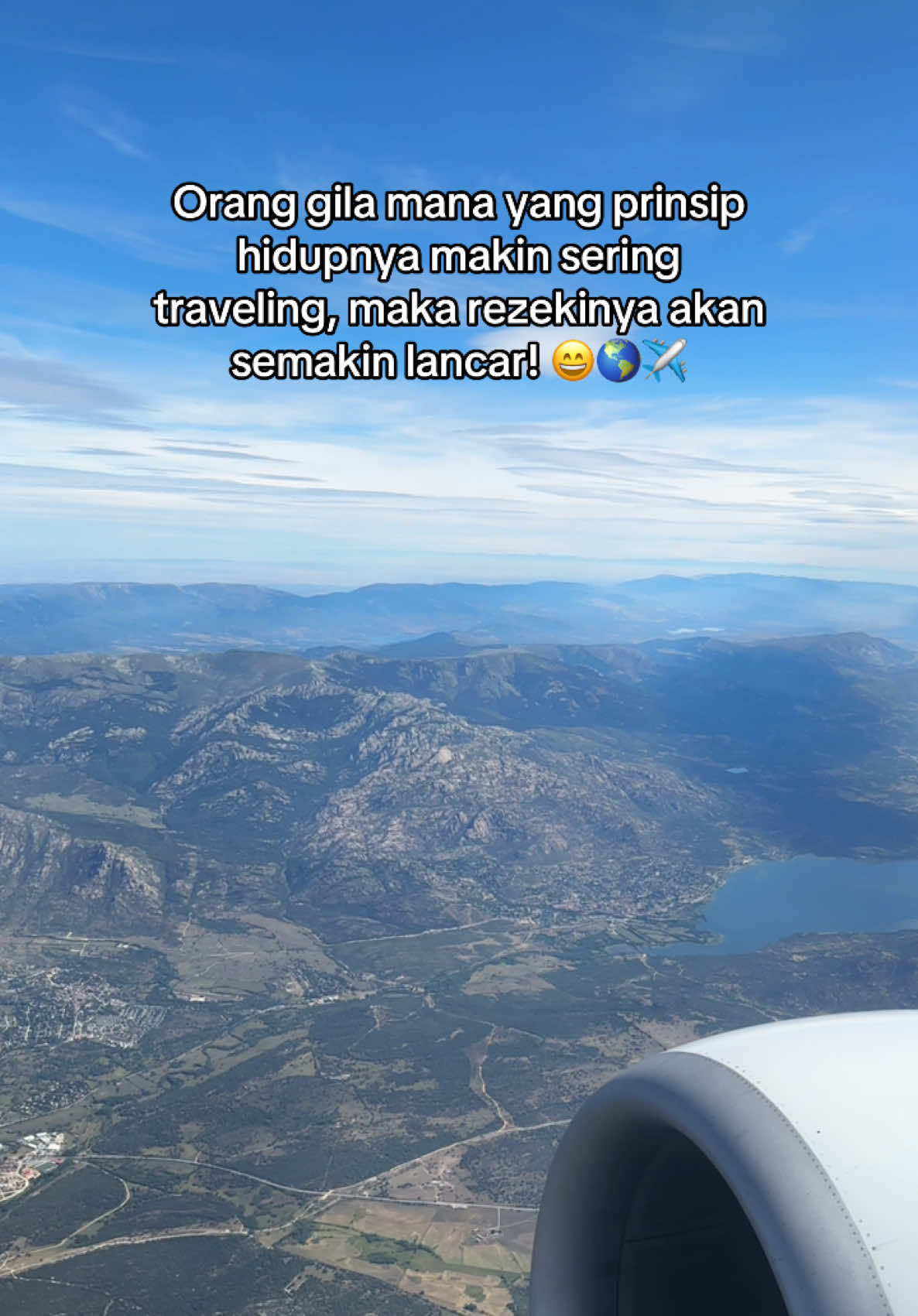 Ada yg prinsip hidupnya sama kah denganku? 😄✈️🌎 To more travel in 2025 aamiinn ✨💫✨ #travellife #traveling #traveltiktok #airplane #katakata #jalanjalan #travelvlog #traveltok #wanderlust #kelilingdunia 