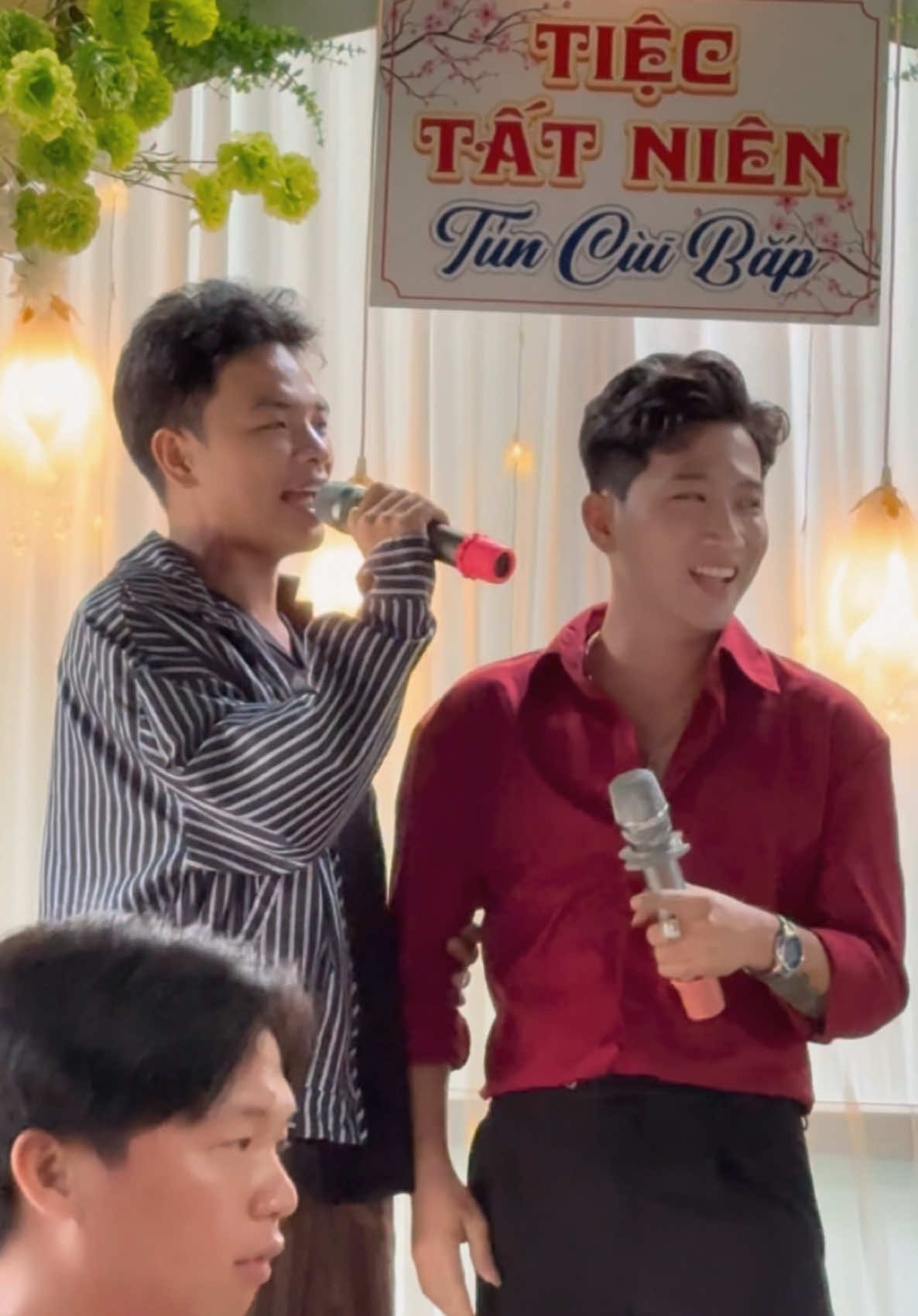 Song ca cùng Tủn tại Tiệc Tất Niên team Tủ Cùi Bắp 😝 sẳn đây cho Hào khoe ca khúc ''Thương Anh Tư Miệt Vườn'' do Hào Sáng tác cán mốc 1tr Views 😉🥰 #thuonganhtumietvuon #pinky #haojk 