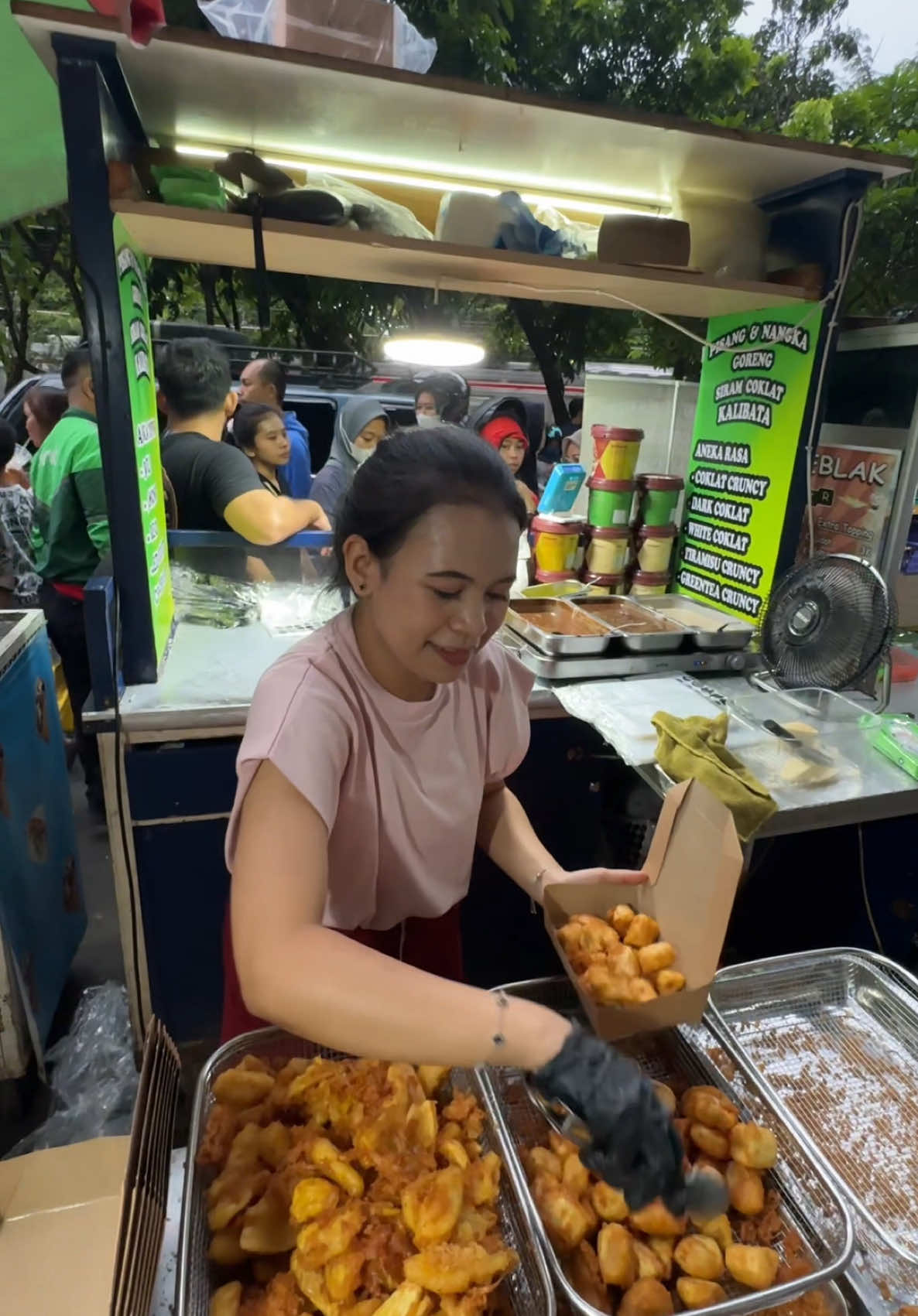 Nyobain Pisang nangka goreng siram coklat yang rame banget di kalibata city  📍pisang nangka kalibata  #pisangnangka #pisangnangkagoreng 