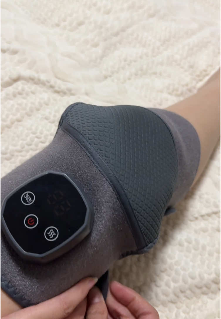 The cold weather made it hard for me to sleep due to leg pain, and it helped me a lot.#kneepain #kneemassager #kneeiniury #heatmassage #massager 