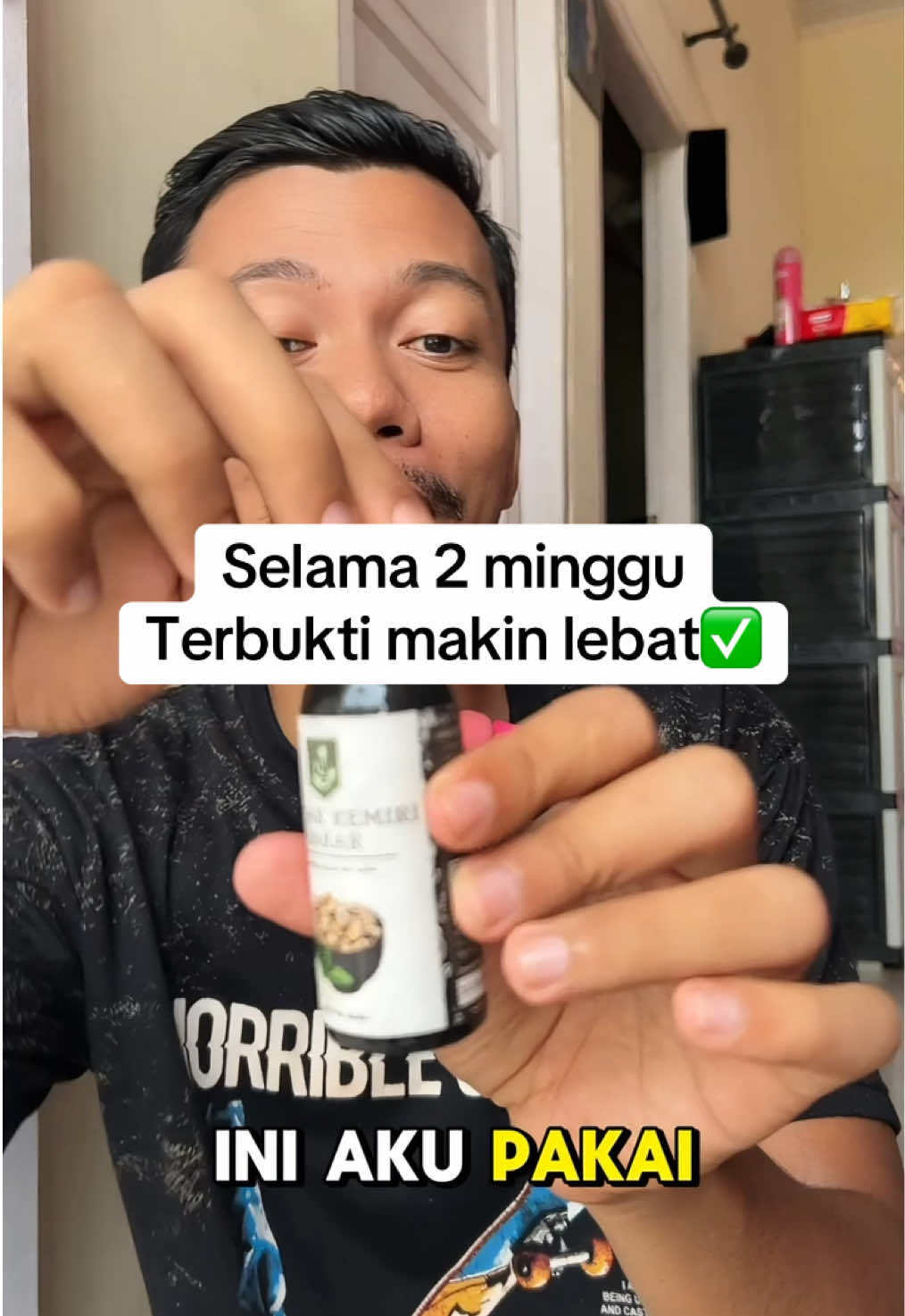 2 minggu ini pake minyak kemiri bakar khas aceh - terbukti makin lebat untuk kumis, jenggot bisa di pakai semua rambut untuk merawat rambut, melebatkan dan menguirai rontok - bahan alami🍃🍃 #kemiri #kemiribakar #minyakkemiri #minyakkemiribakar #jenggot #rambut #kumis #fyp 