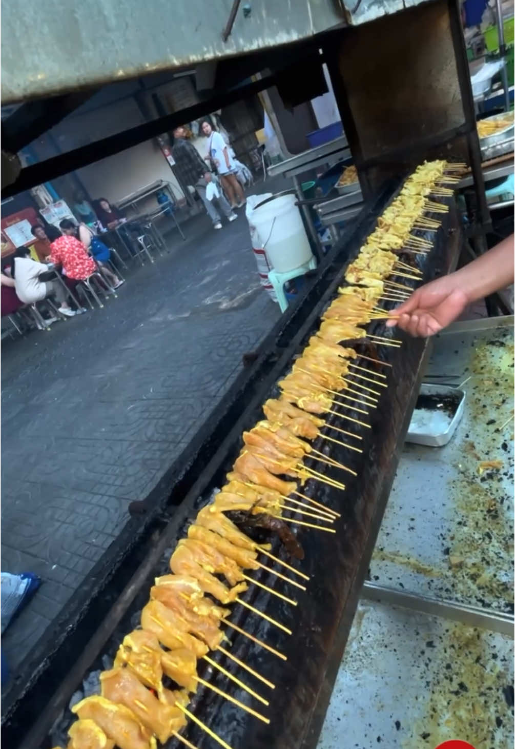 One of The Best Pork Satay in Bangkok | ตี๋ หมูสะเต๊ะ ท่าดินแดง #asiantable #streetfood #thaistreetfood #thailandstreetfood #หมูสะเต๊ะ #porksatay