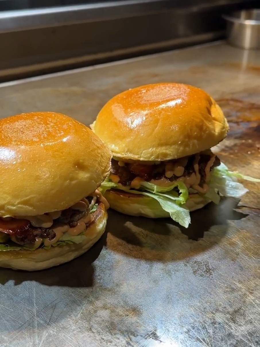 Burger with pork belly // Delicious food #deliciousfood #streetfood  #steamed #weightlossfood #weightloss #favouritefood #recipes #tiktokus #foodtiktok #morningbreakfast #Vlog #breakfast #chef #chesstiktok #Recipe #foodtiktok #food #dessert #steampizza #eggnoodlesrecipe  #tiktokfood #explore #instantbreakfast #onepanbreakfastrecipe #streetfoodrecipe 
