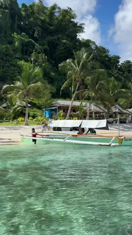 Arriving in 📍#LimasawaIsland by boat feels like discovering a piece of untouched paradise 🌴 This small island has been called a “historical treasure” due to its connection to Ferdinand Magellan’s voyage🤩 🎥 @lousyjesse #visitphilippines #paradisefound #hiddenbeauty