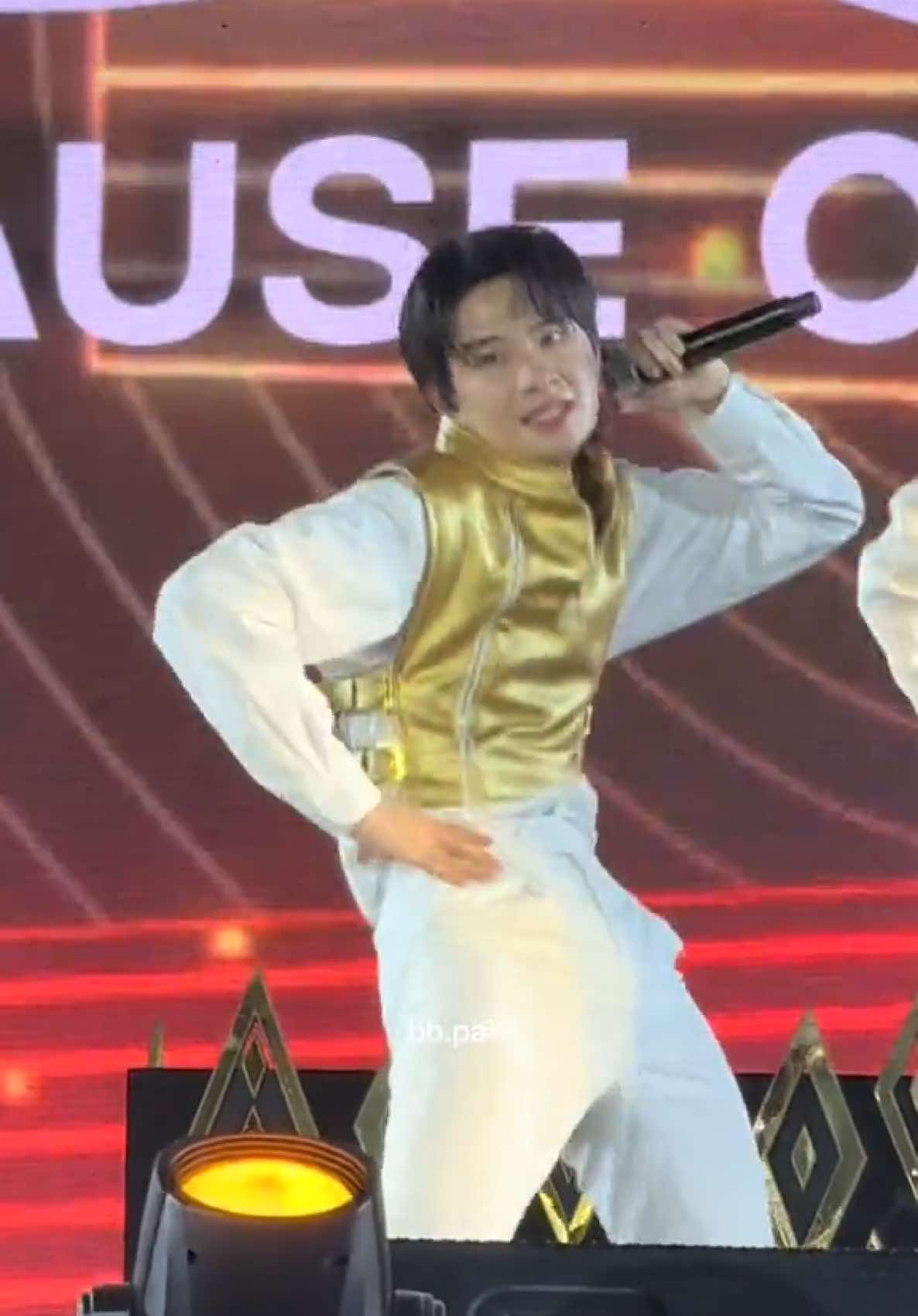 น้องไทย DRIP!!!!!!!! ไว้มีโอกาสพี่จะบวชให้นะ #THAIChayanon #BUSbecauseofyouishine #BUSCountdownatICONSIAM #BUSxICONSIAM #babymonster 