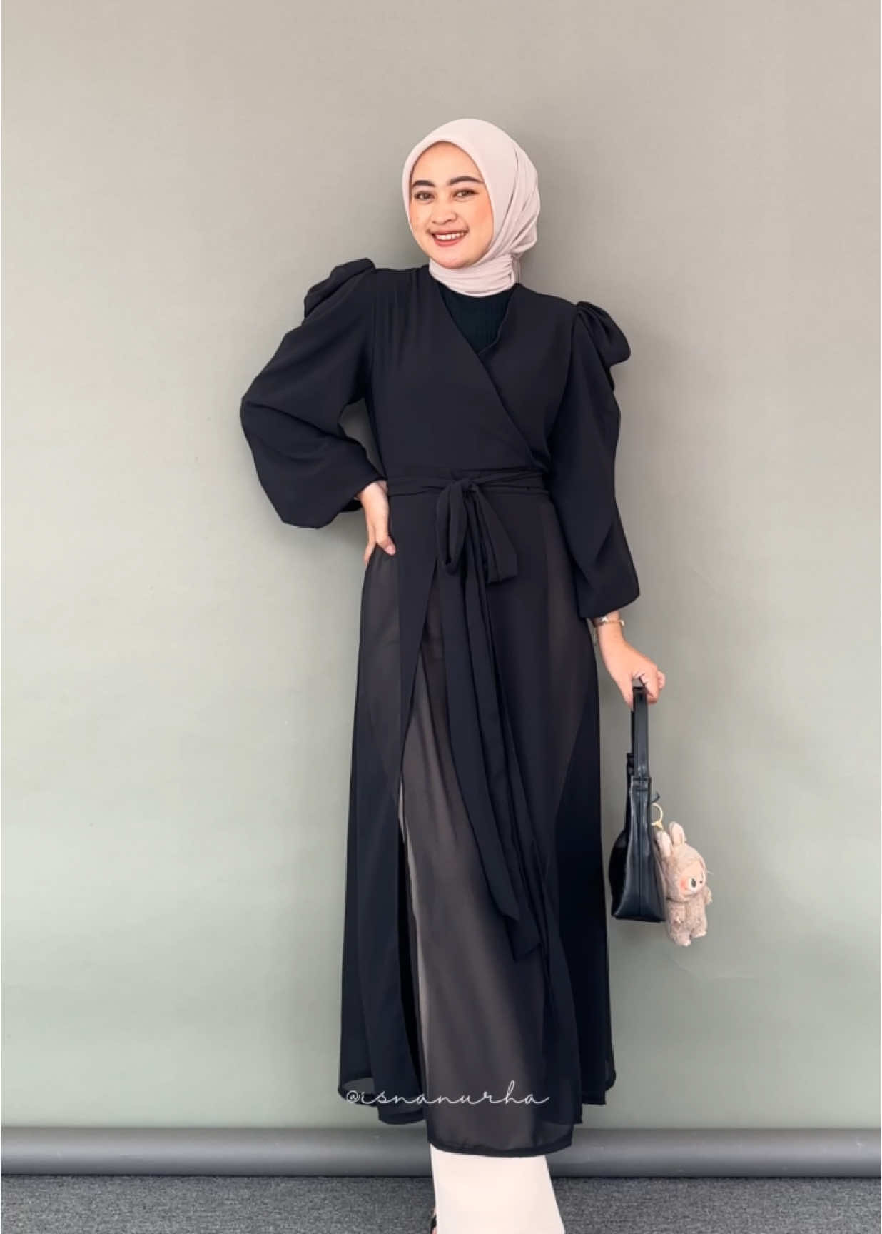 Rekomendasi outfit bukber atau kerumah camer nihh, Detail Outfit klik l!nk di bi• cari sesuai dengan nomor * Outer (40ribuan) - l!nk n0. 242A @yg punya ammisha.clo  * Tas - l!nk n0. 228A *  Celana - l!nk n0. 965 * Sepatu - l!nk n0. 309 #fyp #outfitideas #outfitinspiration #outfitlebaran #outfitbukber 