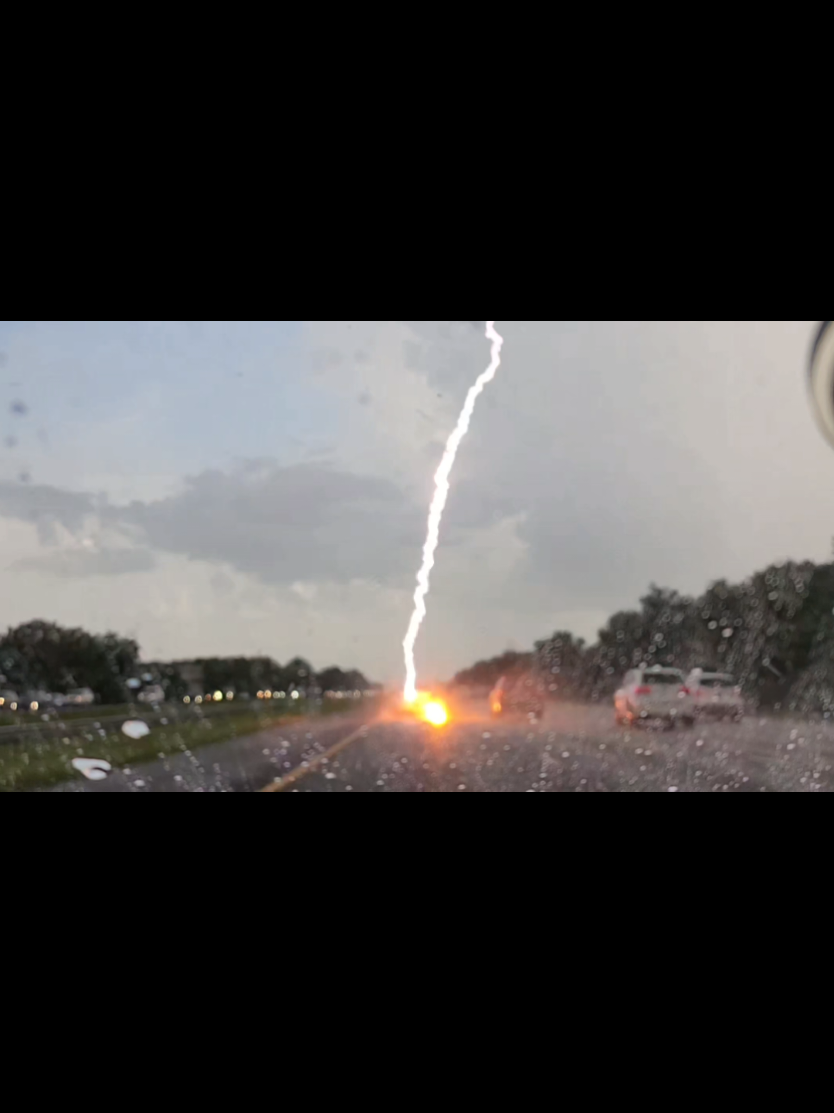 1 in a billion... #lightningstrike #sillydadonthetoks #car #lightning #sillydadonthetok #thunder #storm #downpour #florida #tampa #unexpected 