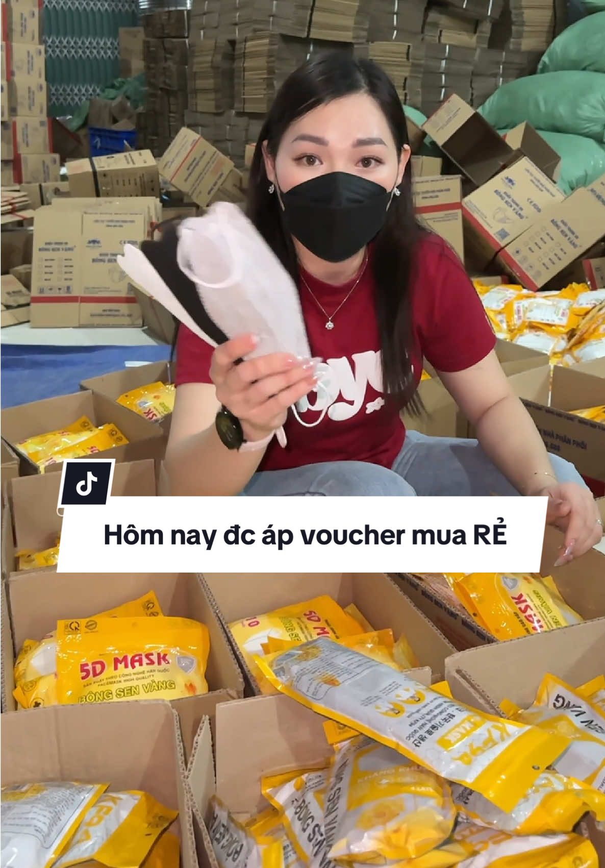 Hôm nay #TikTokShop cho voucher áp vô mới có cái giá hơn 100k combo 300 cái khẩu trang KF94 Bông Sen Vàng thôi mà còn miễn phí ship về tận nhà nữa nha mọi người ơi #xuhuong #muataitiktok #khautrang #khautrang5d #khautrangbongsenvang #khautrang5dthinhphat #khautrang6a #khautrangyte #khautrangvai #khautrang6d #khautrangkf94 #khautrang9a #thinhphat #khautrangchinhhang #baovesuckhoechudong #bongsenvang 