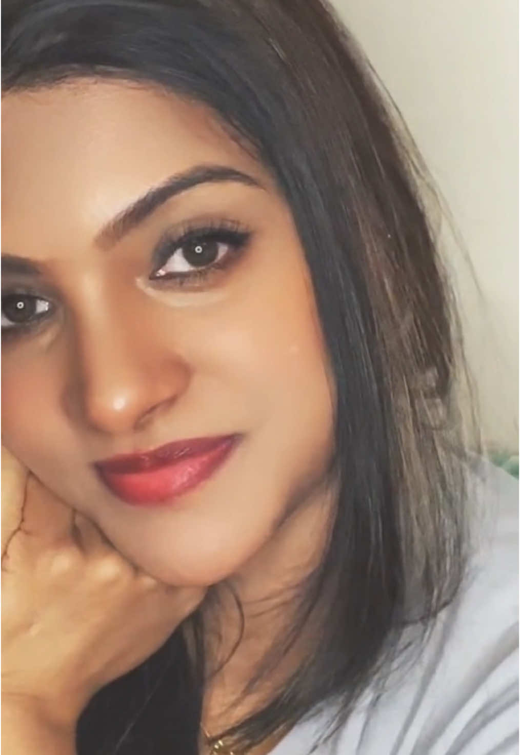 ആരൊക്കെ കൂടെ ഉണ്ടായിരുന്നു എന്നതിൽ അല്ലാ  ഇന്ന് ആരൊക്കെ കൂടെ ഉണ്ടെന്ന് ഓർത്തു നോക്കുന്നതിൽ ആണ് നമ്മൾ.. പലർക്കും നമ്മളൊരു വഴിയാത്രക്കാരാണ്.. അവരുടെ നീണ്ട യാത്രയിലെപ്പോഴോ  ഇടവഴിയിൽ നിന്നും കയറികൂടിയവർ... ചിലർക്കെങ്കിലും  ആ വഴിയാത്രക്കാർ വിലമതിക്കാനാവാത്ത ഒന്നാണ്, എന്നാൽ മറ്റ് ചിലർക്ക് അവർ ഇന്നും വഴിയാത്രക്കാർ മാത്രം...  ഒരു Hi, Bye പറഞ്ഞു ഒഴിവാക്കാനാവുന്ന വെറും വഴിയാത്രക്കാർ... --ജാനകി--✍️✍️ . . . . . . . . . . #canada🇨🇦 #🇨🇦 #canada #canada_life🇨🇦 #canadatiktok #usa🇺🇸 #usa #usa_tiktok #usamallu #viraltiktok #janaki #tiktok #fyp #dreams #colors #fypsong #fypシ゚  . . . #foryoupage #emotional #emojichallenge #changayees #Love #loveforever #foruoupage #aiwaa88 #foryoupageofficial #big4❤️  . . . #foryourepage #luttappians #malayalam #viralvideo #viraltiktok #trendingvideo #trendingsong #vettam22 #fypage #fyppppppppppppppppppppppp #fypシ゚viral🖤tiktok 