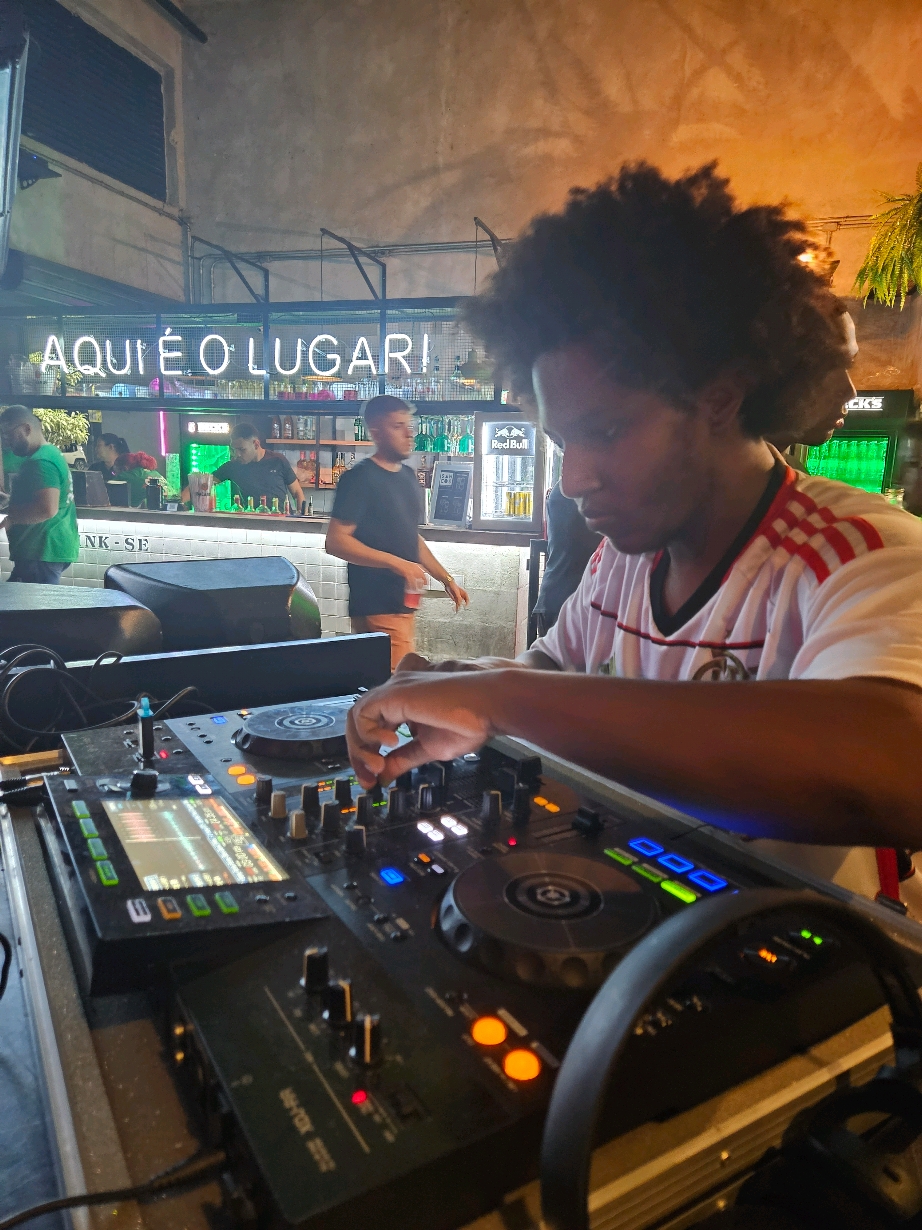 Pegou a mixagem aí? Mais uma noite bem sucedida ma relíkia do @MC Marlon PH  🤪🤪#funk #dj #mix 