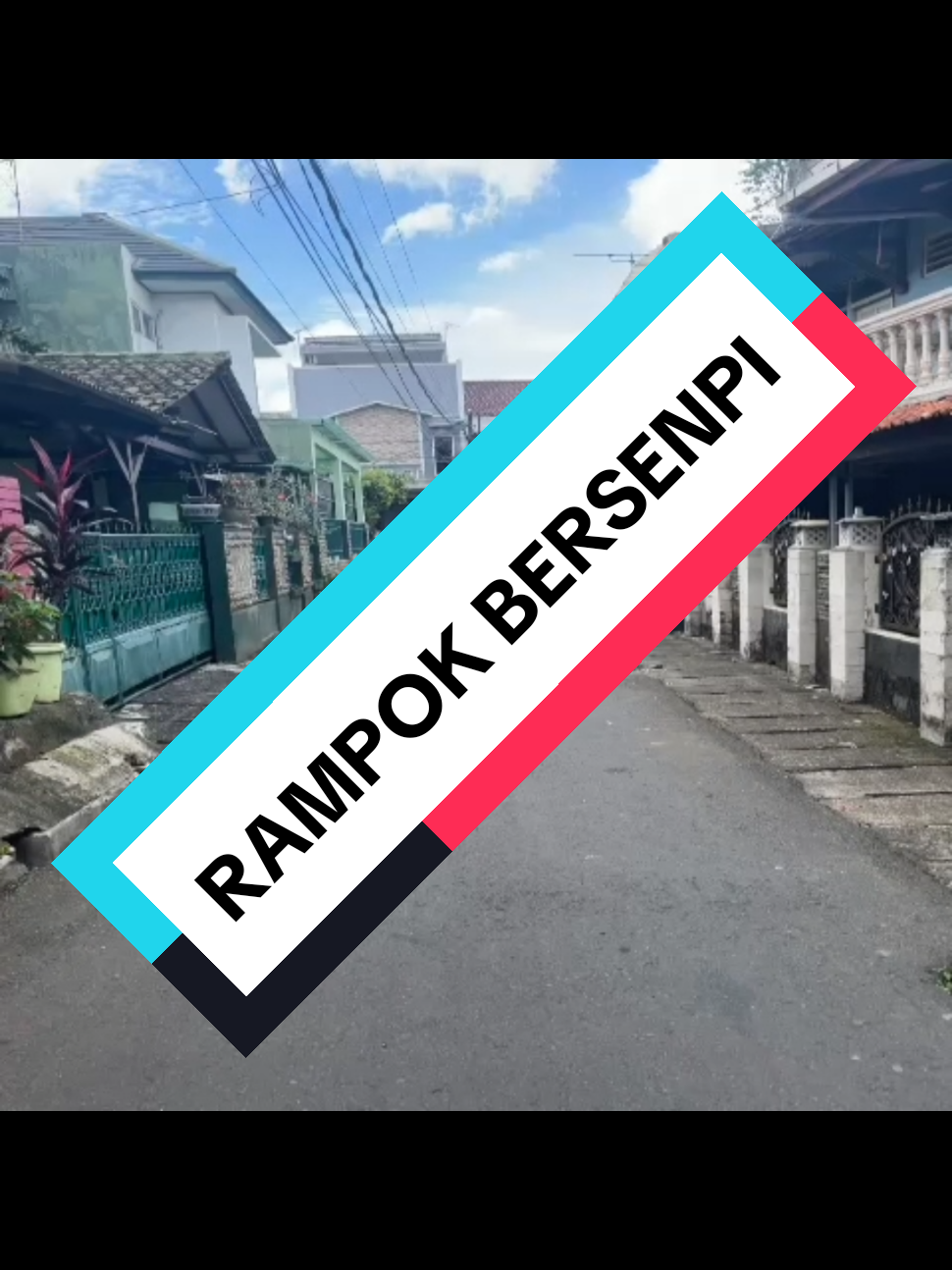 rampok siang hari dengan senjata api di perumahan benda jaya duren sawit pada tanggal 30 Desember 2024 pukul 12.54 berhasil di gagalkan warga... harap waspada saat liburan tahun baru... #rampok #senpi #durensawit #jakartatimur 