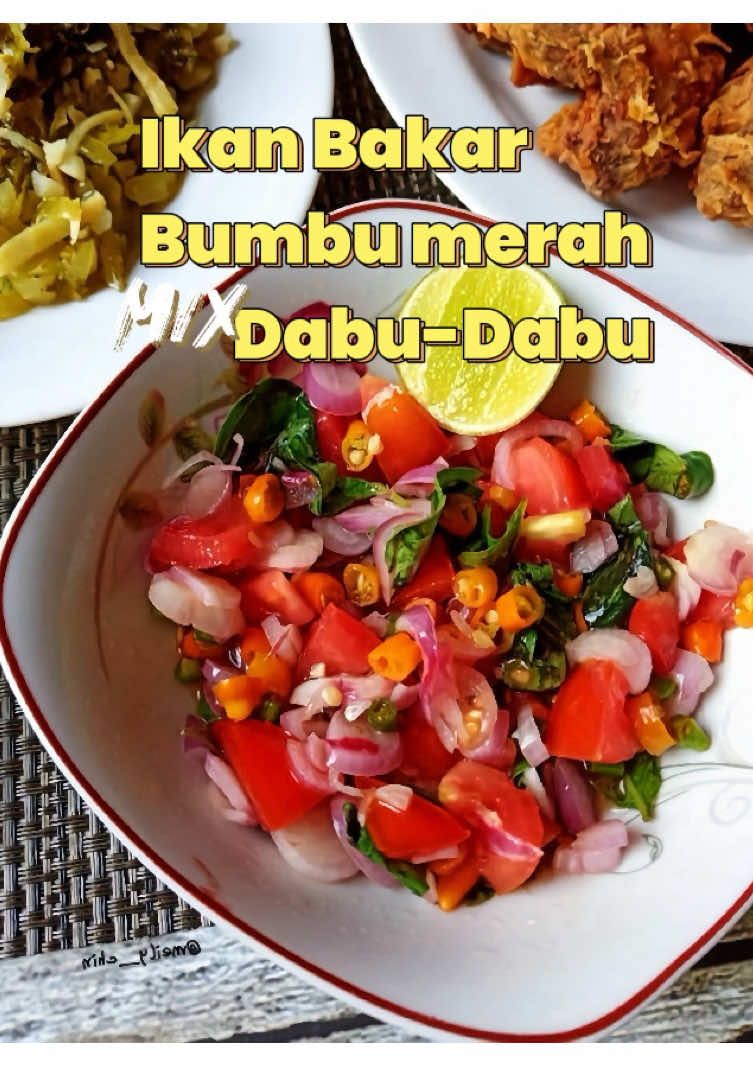 Tahun baruan dulu ygy🥳🧨 Makan ikan kuwe bakar bumbu merah & Dabu-dabu rasanya ennnaaakkk🙌🏻 #ikanbakar #bakarbakar #sambaldabudabu #bumbumerah #newyear #tahubaru #pergantiantahun #2025 #foryourpage #fyf #fyp 