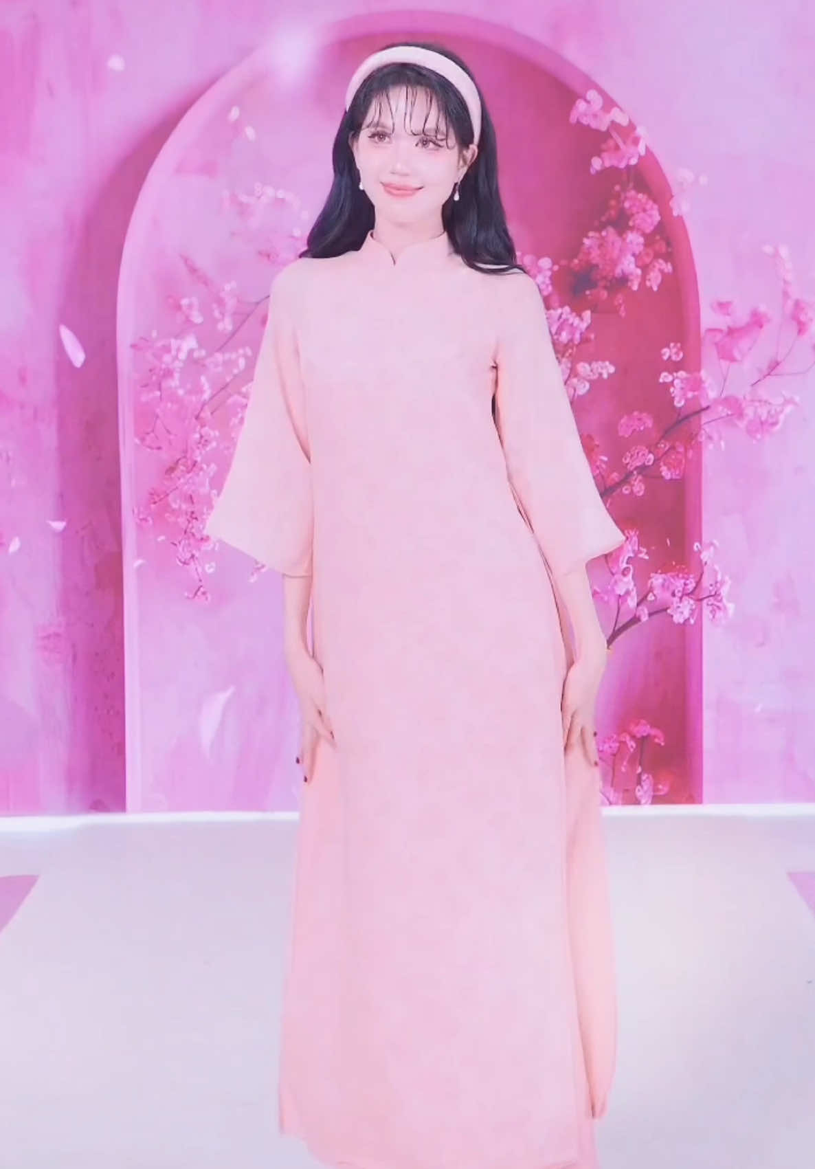 cô Xuân đang ghé Live tui 🥰🥰🥰 #ngoctrinh #ngoctrinh89 #tiktoklive #e2e 