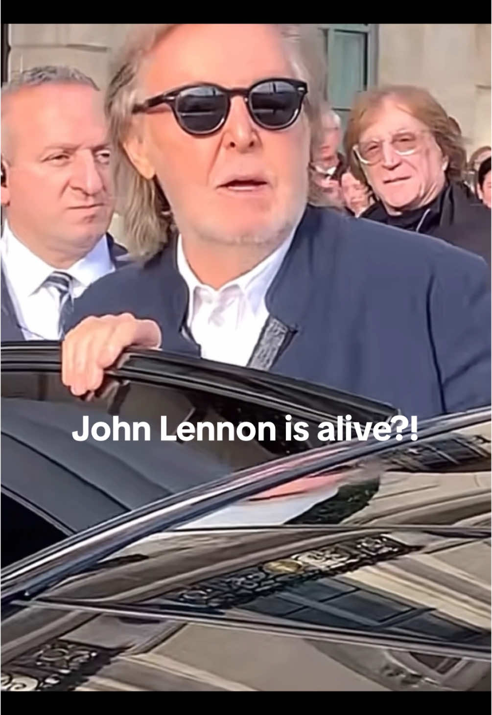 @Paul McCartney do you want to tell us something?! #johnlennon #johnlennonisalive #paris #hotel #beatles #paulmccartney 