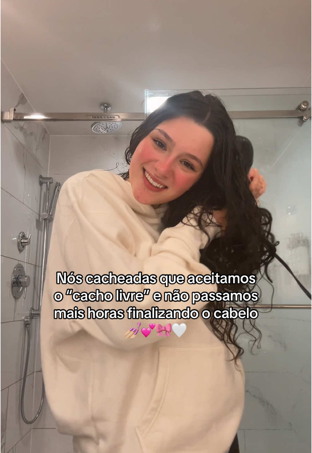 Recomendo demais, estou muito mais feliz assim #elisasalvati #cachos #cacheadas #beleza 