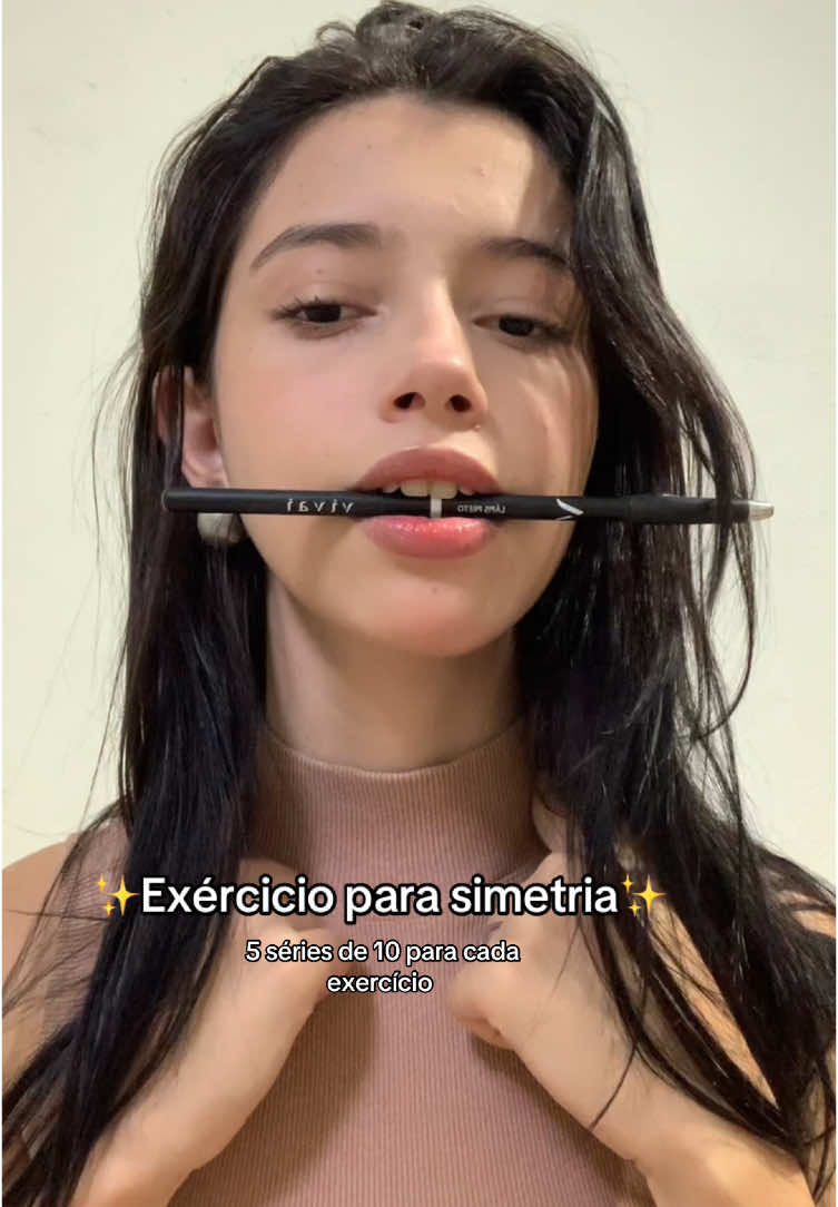 Exercício para simetria do formato do rosto, lembrando que olhos e sombrancelhas exigem outros exercícios ❤️✨ . . . . . . #daily #massagemfacial #GlowUp #massagemmodeladora #korea 