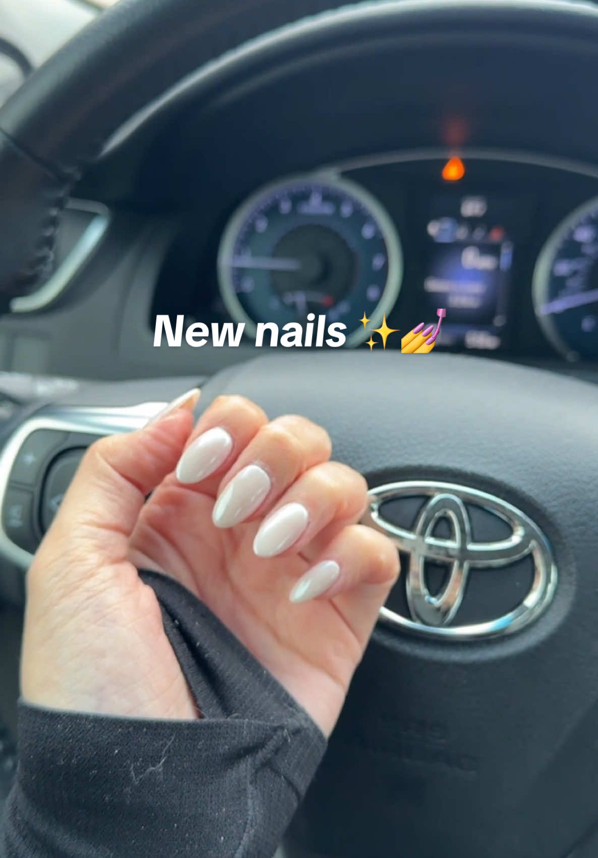 She was in need for a refresh 💅✨ #newnails #nailtransformation #chromenails #almondnails #nailinspo #nailtok 