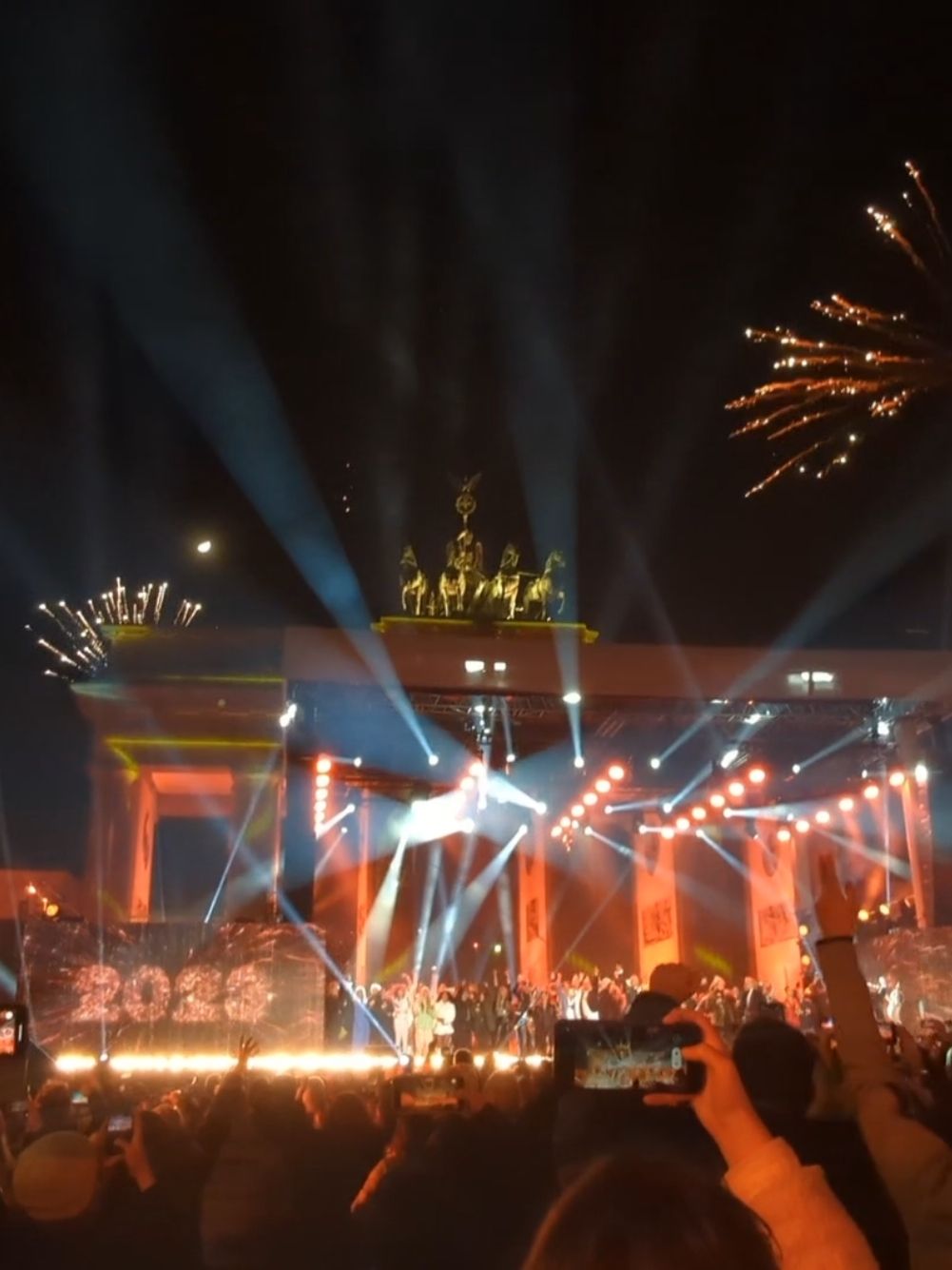 Countdown and Fireworks  @Celebrate at The Gate 2022/23 #newyear #germany #brandenburgertor #neujahr #tahunbaru #jerman #throwback #berlin #celebration #perayaan #countdown #silvester #silvesterabend #nye #newyearseve #berlin 