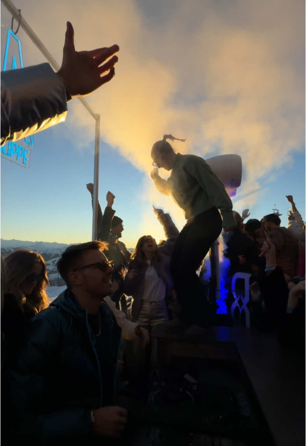 another iconic day in the mountains @MAJA EVENT #apresski #apresskiparty #electronicmusic #festival #winterfestival #celebrate #ski #musicevent #dance #afrohouse #house #stmoritz #mountains #kitz #kitz2025 #kitz2024 #kitzbühel #tirol #austria