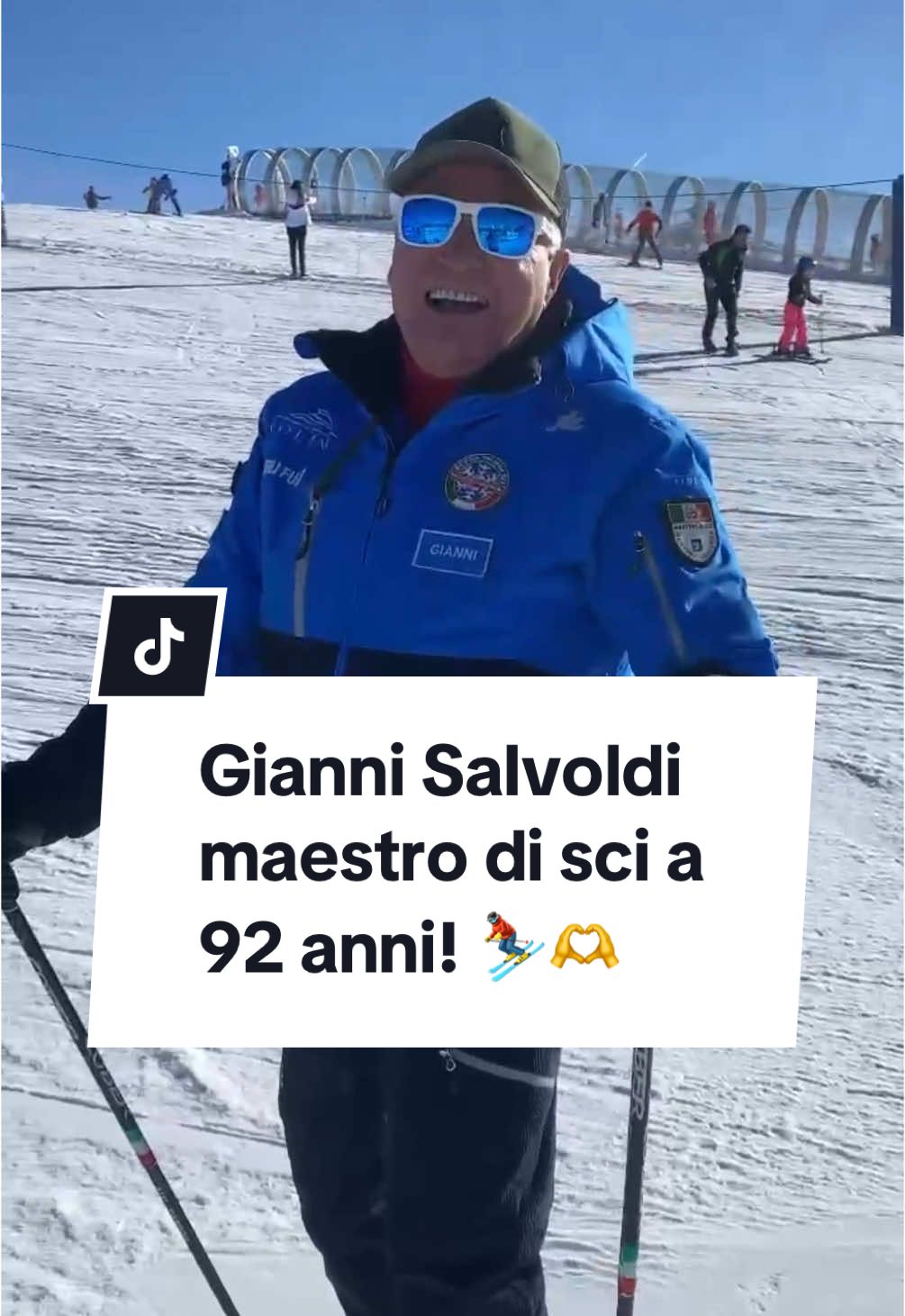 Lo sci l’ha conosciuto da bambino capendo sin da subito che nella vita avrebbe voluto sciare il più possibile. Classe 1932, Gianni Salvoldi continua a far appassionare i giovani allo sci con i suoi insegnamenti e il suo amore per la neve con la storica Scuola Sci Monte Pora, in Val Seriana. ⛷️🫶 #storiedisport #sportazzurro 