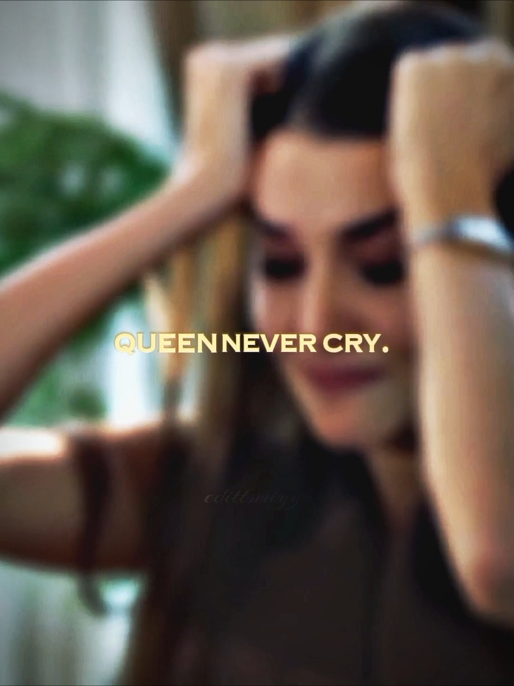 QUEEN NEVER CRY.this is literally her sound👑#leylagediz #bambaşkabiri #handeercel #handeerçel #handemiyy #совершеннодругой #хандеэрчел #турецкиесериалы #turkey #tiktok #dizipvmd #edittsmiyy 